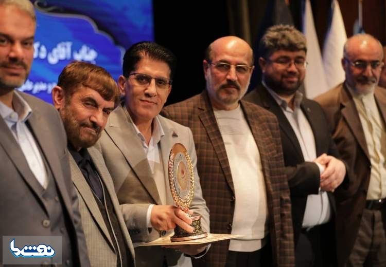 مدیرعامل هلدینگ پتروپالایش اصفهان نشان عالی مدیر سال را کسب کرد