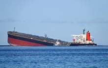 نفتکش ‌ژاپنی در ساحل موریس دو تکه شد