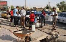 صف مردم خوزستان برای خرید آب