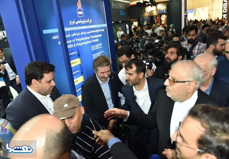 بازدید وزیر نفت از غرفه پتروشیمی تبریز  