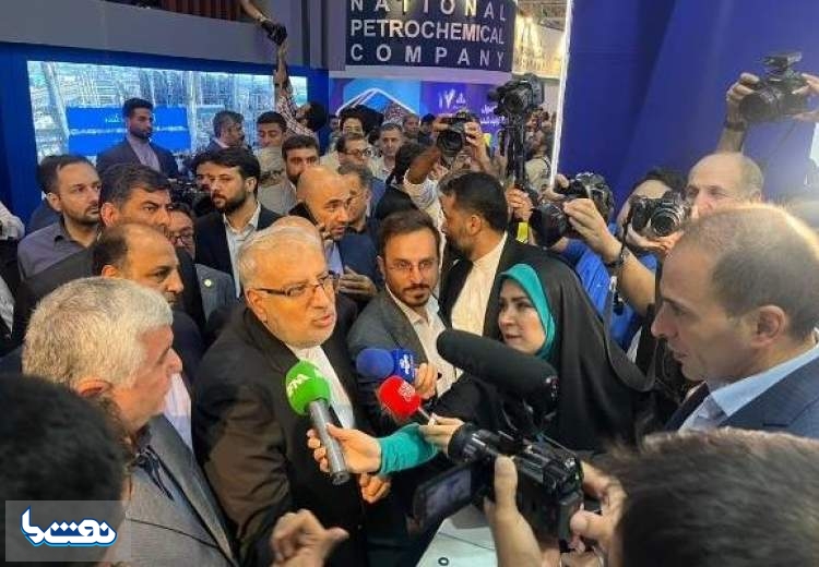 بازدید وزیر نفت از غرفه پتروشیمی شازند