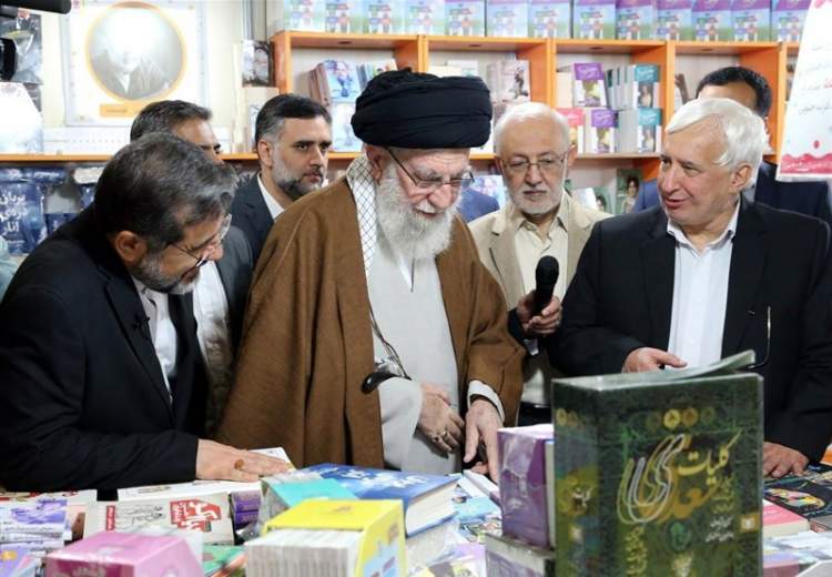بازدید رهبری از نمایشگاه بین‌المللی کتاب