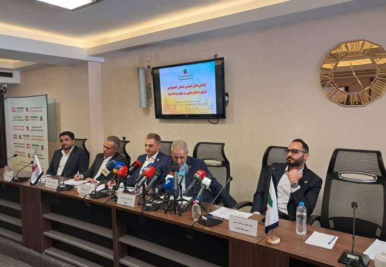 کاهش صادرات فرآورده های نفت، گاز و پتروشیمی در ۵ ماهه اول امسال